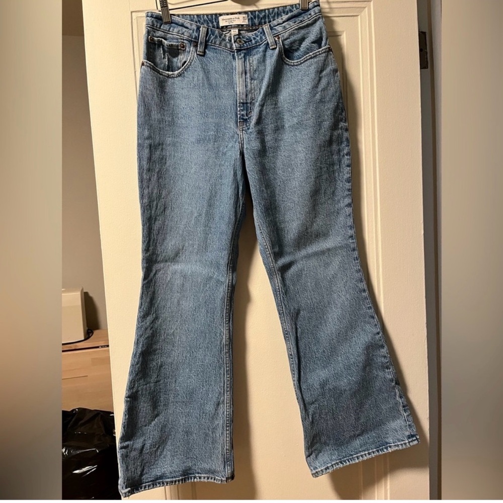 Abercrombie & Fitch Curve Love High Rise Vintage Flare Denim Jean Sz 30 10 Short